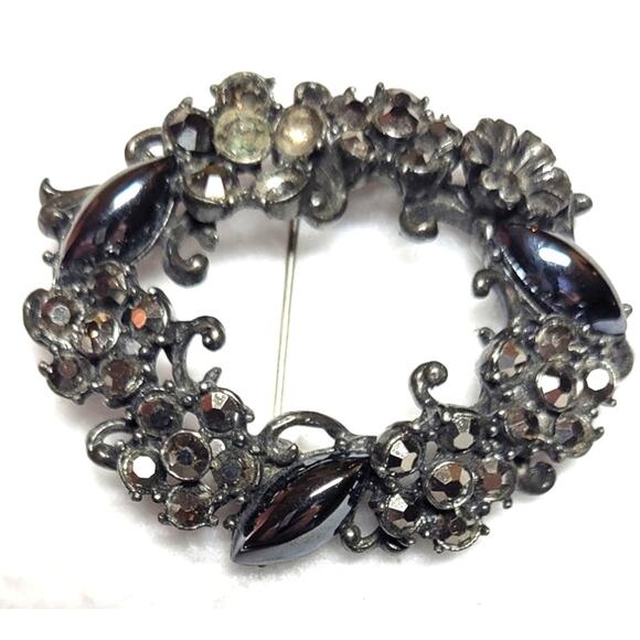 Vtg Hollycraft Brooch MCM Oval Wreath Circle Black Flowers Rhinestones Hematite - Picture 4 of 7